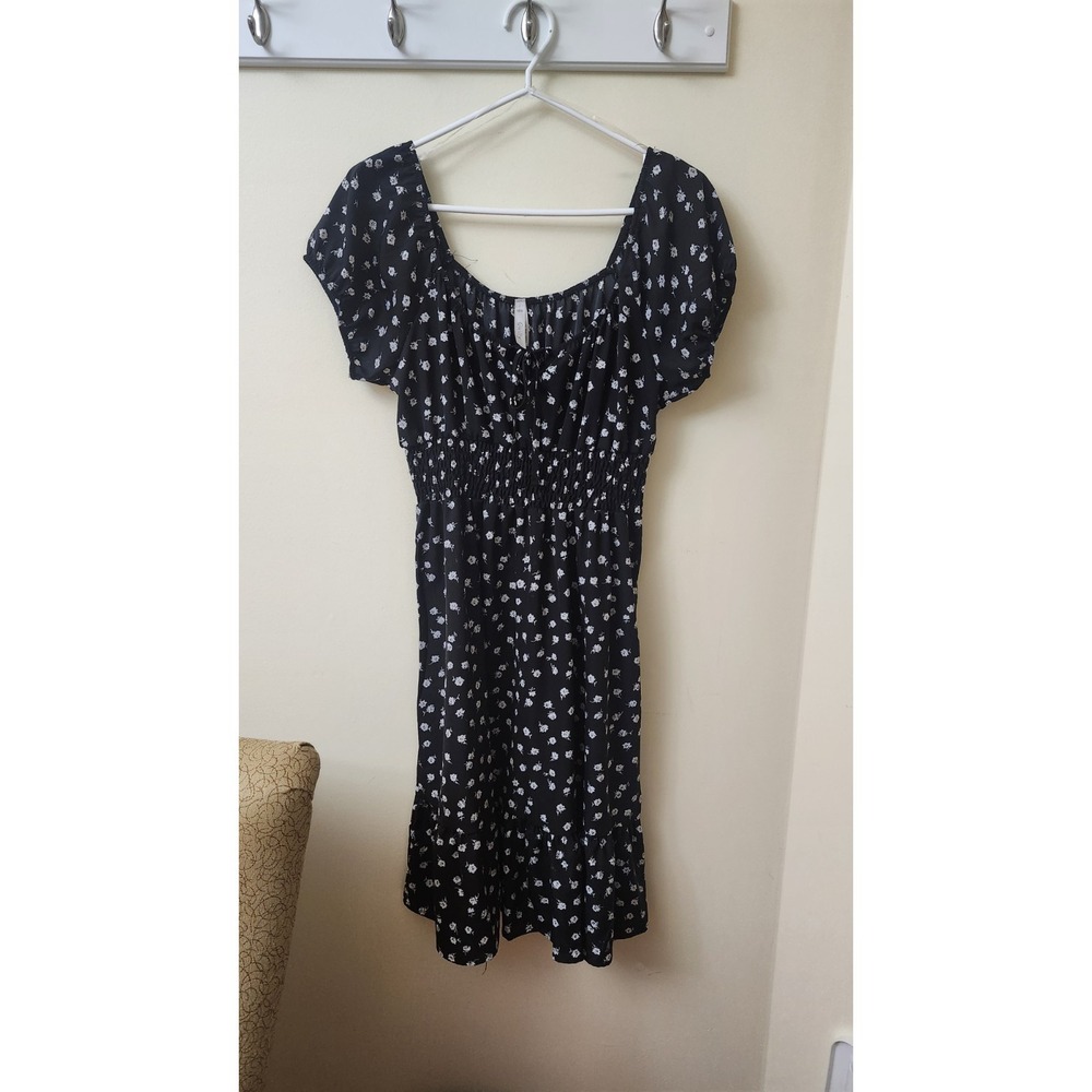 Womens Guilty Black And White‎ Shirt Puff Sleeve Flowy, Midi Floral Dress Size M